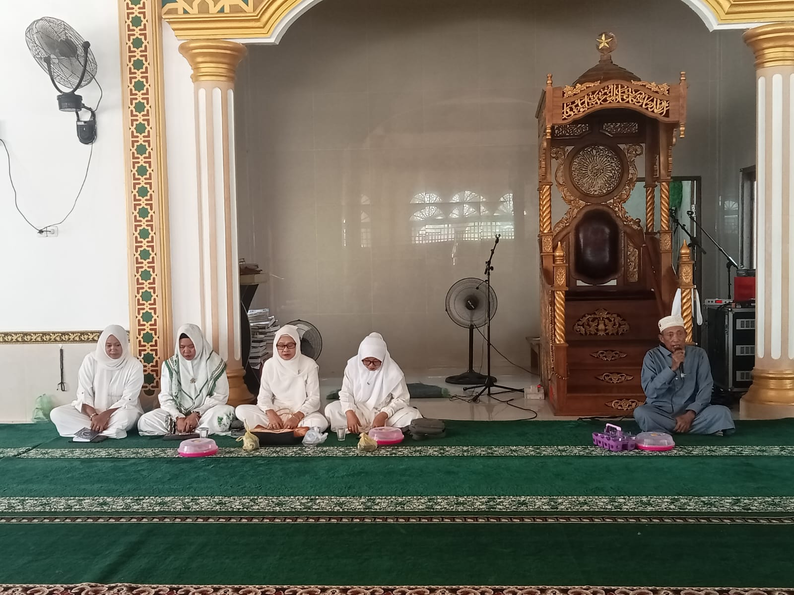 Pengajian Gabungan Majelis Taklim Al-Muthmainnah dan Fastabiqul Khairat di Masjid Nurul Huda Pemusiran