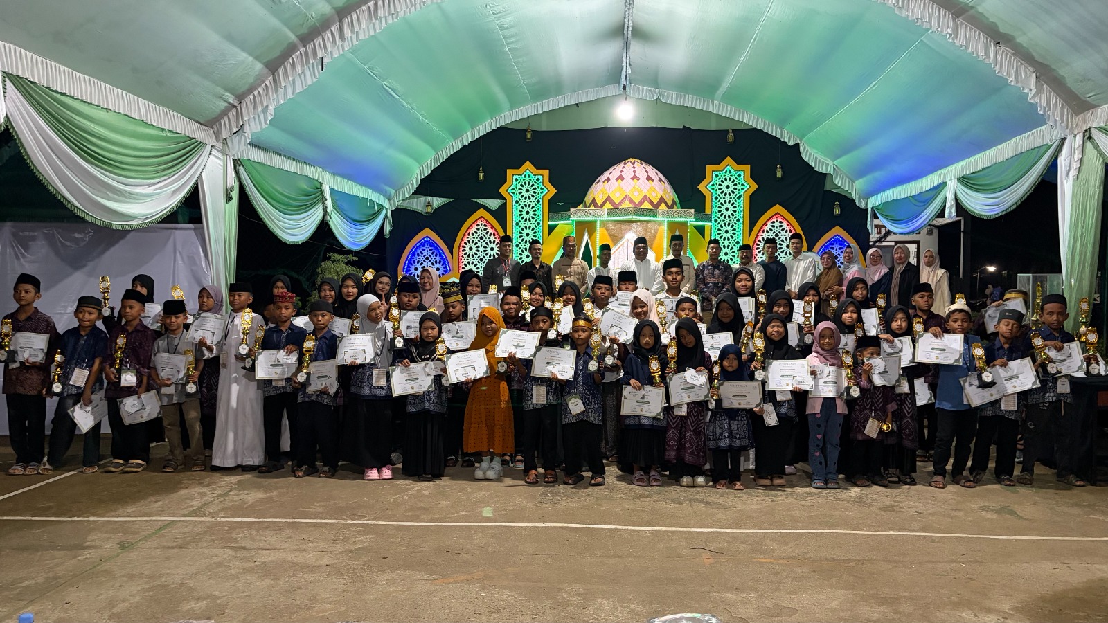 Camat Nipah Panjang Resmi Tutup Gema Muharram 1448 H, Desa Sungai Raya Raih Juara Umum